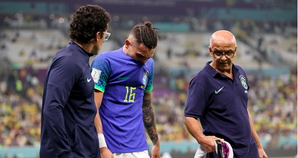 A seleção brasileira sofre mais uma lesão e enfrenta o problema de falta de mão de obra no portão esquerdo.